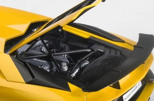 Metallic-yellow 2015 Model Car 1:18 R652421
