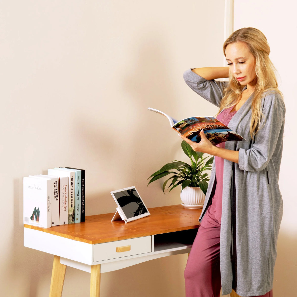 Solid Wood Computer Desk with Drawers E7625