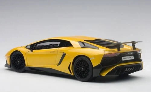 Metallic-yellow 2015 Model Car 1:18 R652421