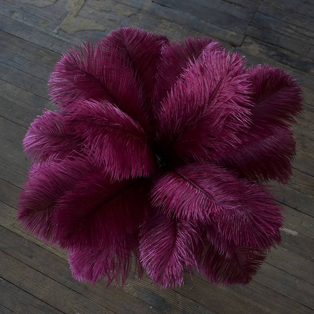 Burgundy Centerpiece with Black Vase T3837