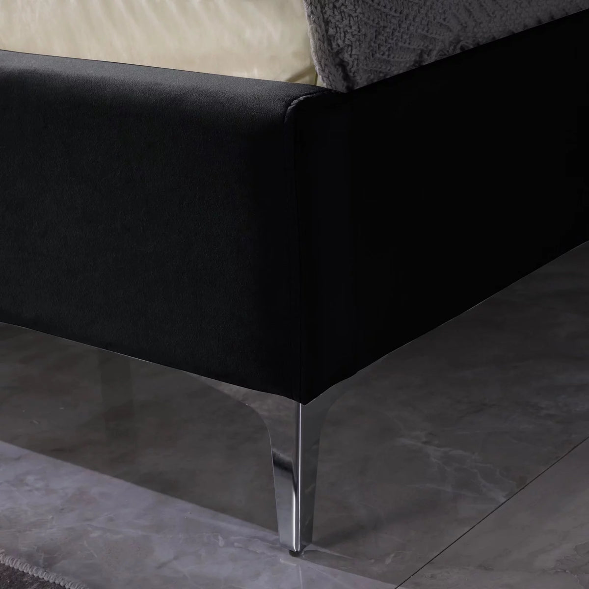 Wood Platform Bed Frame with Upholstered Headboard Queen Black O1703