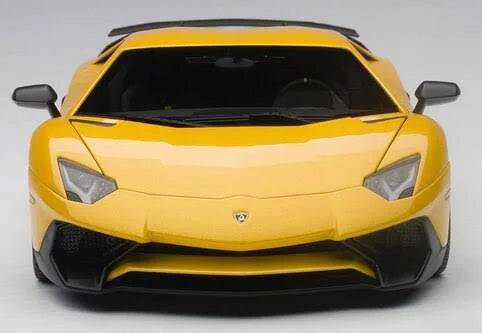 Metallic-yellow 2015 Model Car 1:18 R652421