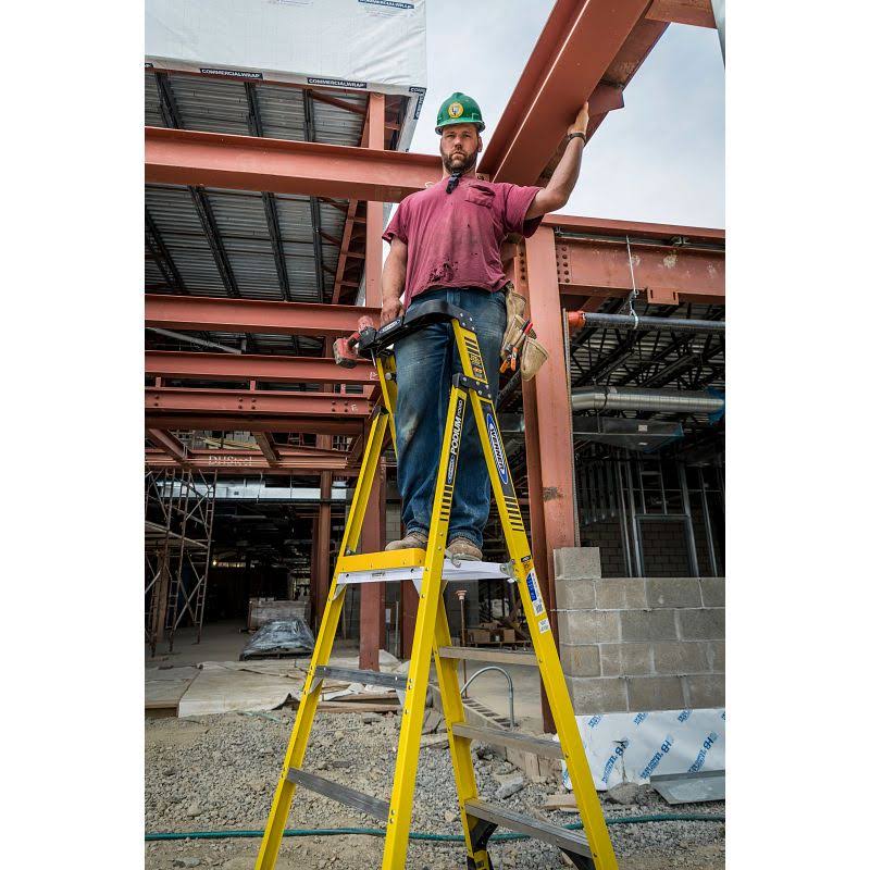 5 ft Fiberglass Podium Ladder R555
