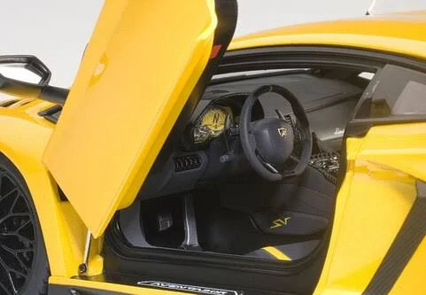 Metallic-yellow 2015 Model Car 1:18 R652421