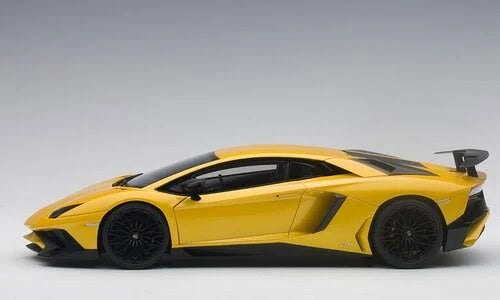 Metallic-yellow 2015 Model Car 1:18 R652421